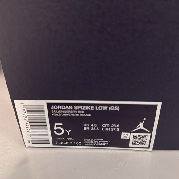 Jordan Spizike Low (GS) size 5Y. - Picture 8 of 9